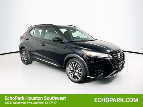 Used 2024 Nissan Kicks SR image 1