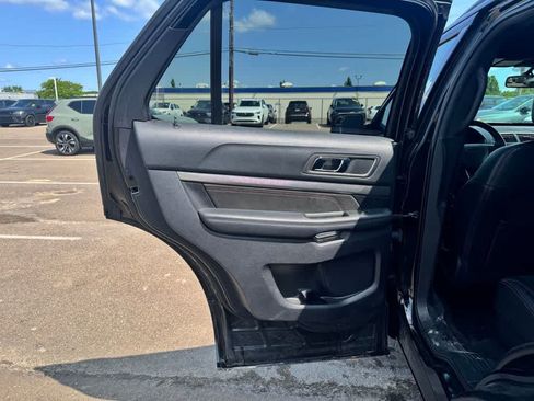 Used 2018 Ford Explorer XLT w/ Equipment Group 202A AWD/4WD image 15