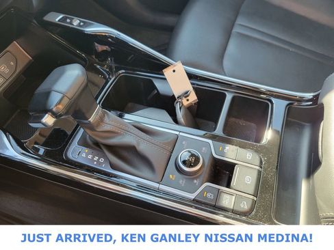 Used 2024 Kia Sorento SX image 11