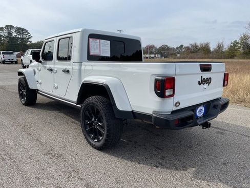 Used 2024 Jeep Gladiator Sport image 3