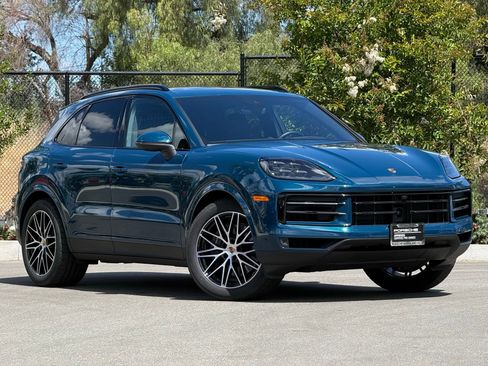 Used 2026 Porsche Cayenne AWD/4WD image 9
