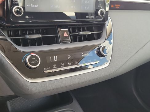 Used 2022 Toyota Corolla LE image 18