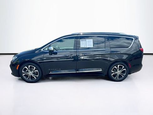 Used 2024 Chrysler Pacifica Pinnacle FWD image 6