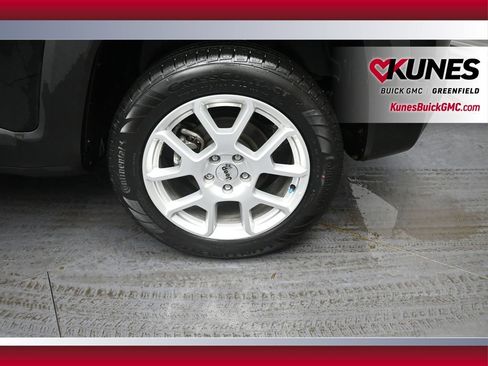 Used 2023 Jeep Renegade Latitude image 14