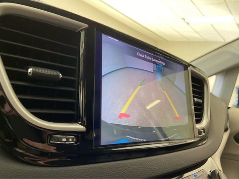 Used 2024 Chrysler Pacifica Touring-L FWD image 33