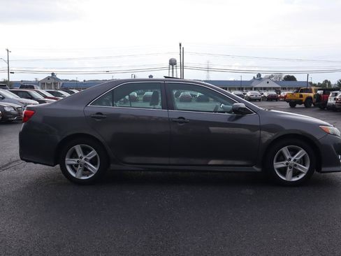 Used 2014 Toyota Camry SE w/ Leather Package FWD image 7