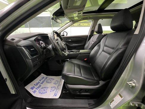Used 2023 Nissan Rogue SV w/ SV Premium B Package AWD/4WD image 16