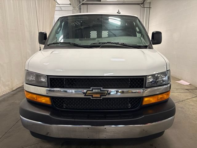 Used 2025 Chevrolet Express 2500 w/ Driver Convenience Package RWD image 2