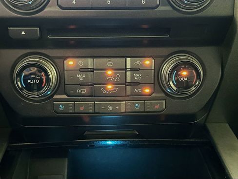 Used 2018 Ford F150 Raptor w/ Equipment Group 802A Luxury AWD/4WD image 19