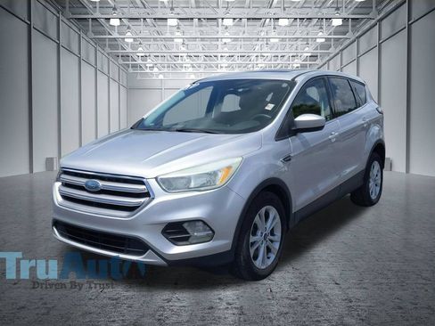 Used 2017 Ford Escape SE FWD image 3