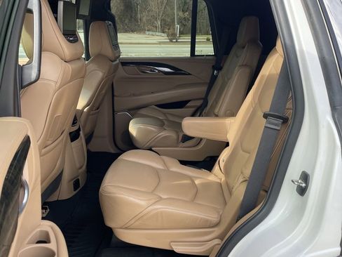 Used 2019 Cadillac Escalade Platinum image 14