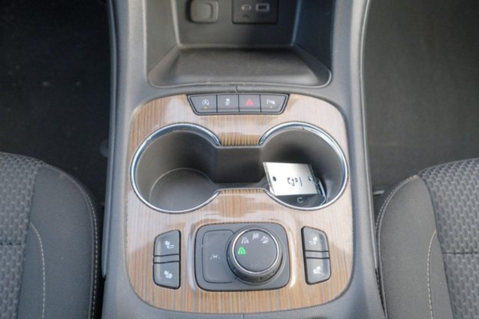 Used 2022 GMC Acadia SLE w/ Driver Convenience Package AWD/4WD image 19
