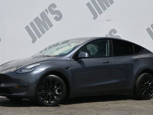 Used 2021 Tesla Model Y Long Range image 1