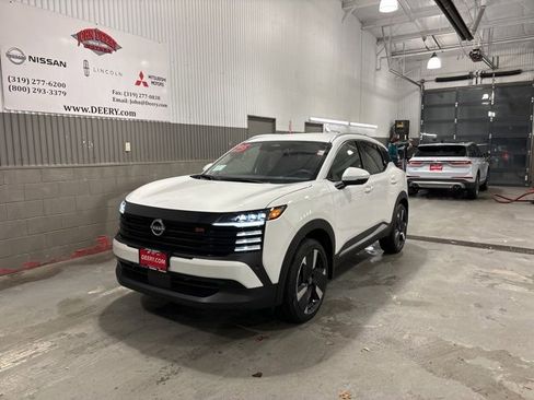 New 2025 Nissan Kicks SR image 6