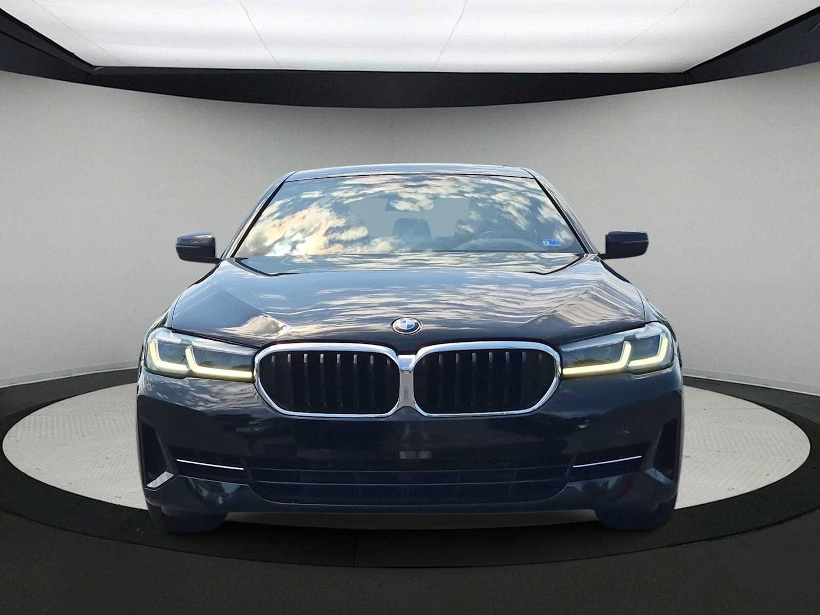 Used 2023 BMW 540i xDrive w/ Premium Package AWD/4WD image 3
