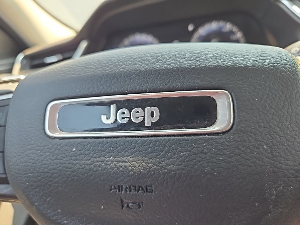 Used 2023 Jeep Grand Cherokee Limited AWD/4WD image 29