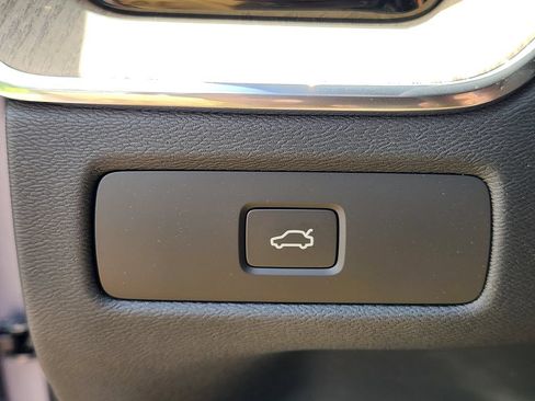 New 2026 Volvo XC60 B5 Plus w/ Protection Package Premier AWD/4WD image 18