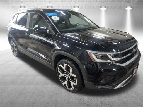 Used 2023 Volkswagen Taos SEL AWD/4WD image 3