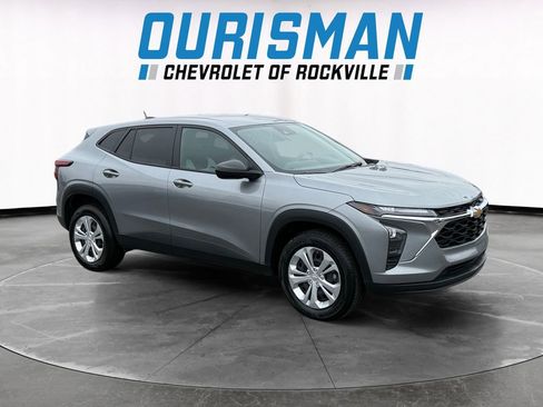 Used 2024 Chevrolet Trax LS w/ Driver Confidence Package image 1