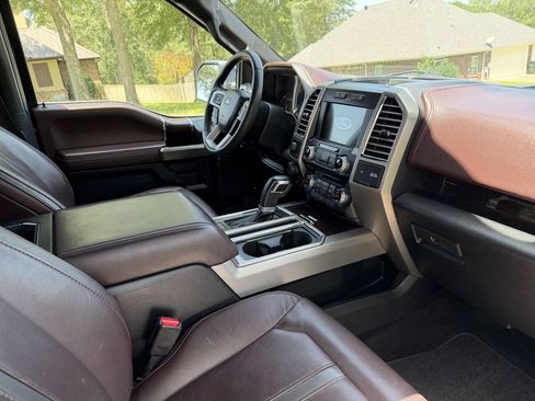 Used 2016 Ford F150 Platinum w/ Equipment Group 701A Luxury AWD/4WD image 14
