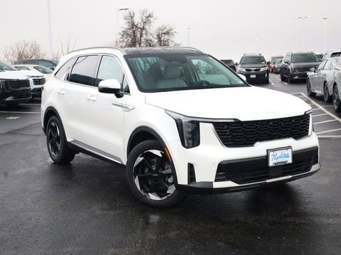 Used 2025 Kia Sorento EX w/ EX Panoramic Sunroof Package image 2