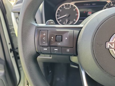 Used 2024 Nissan Rogue S FWD image 23