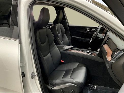 Certified 2023 Volvo XC60 B5 Plus image 7