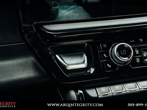 Used 2025 GMC Sierra 2500 AT4X image 30