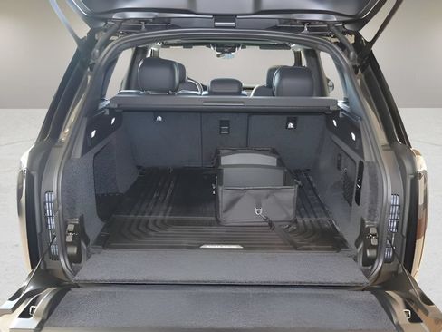 New 2025 Land Rover Range Rover SE AWD/4WD image 12
