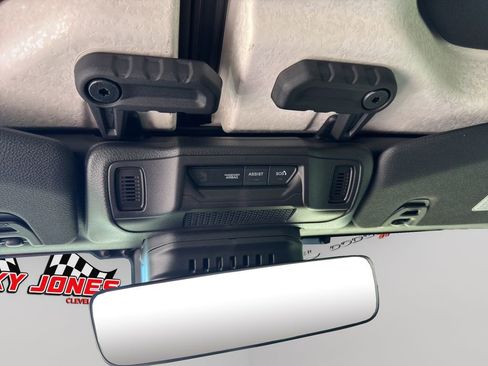 Used 2025 Jeep Gladiator Mojave AWD/4WD image 36