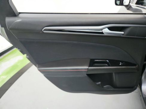 Used 2014 Ford Fusion SE FWD image 23