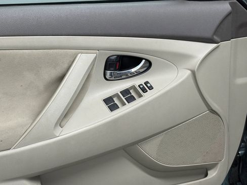 Used 2011 Toyota Camry LE w/ LE Extra-Value Pkg image 16