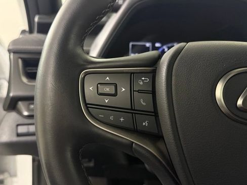 Used 2022 Lexus UX 200 w/ Premium Package FWD image 26