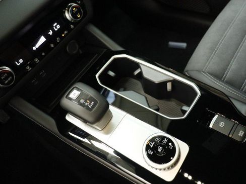 New 2026 Mitsubishi Outlander LE FWD image 14