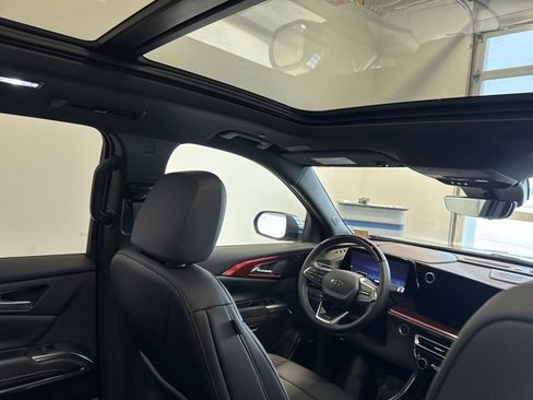 Used 2025 Chevrolet Traverse Z71 image 34