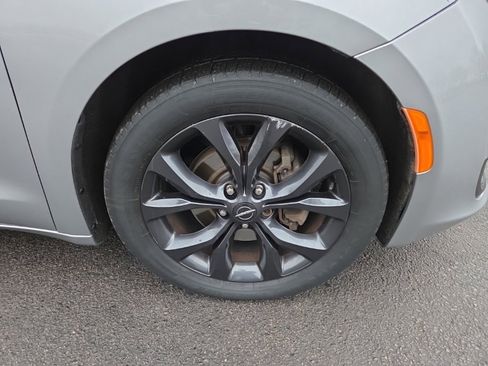 Used 2018 Chrysler Pacifica Touring-L w/ Premium Audio Group image 23