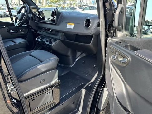 Used 2024 Mercedes-Benz Sprinter 3500 image 31