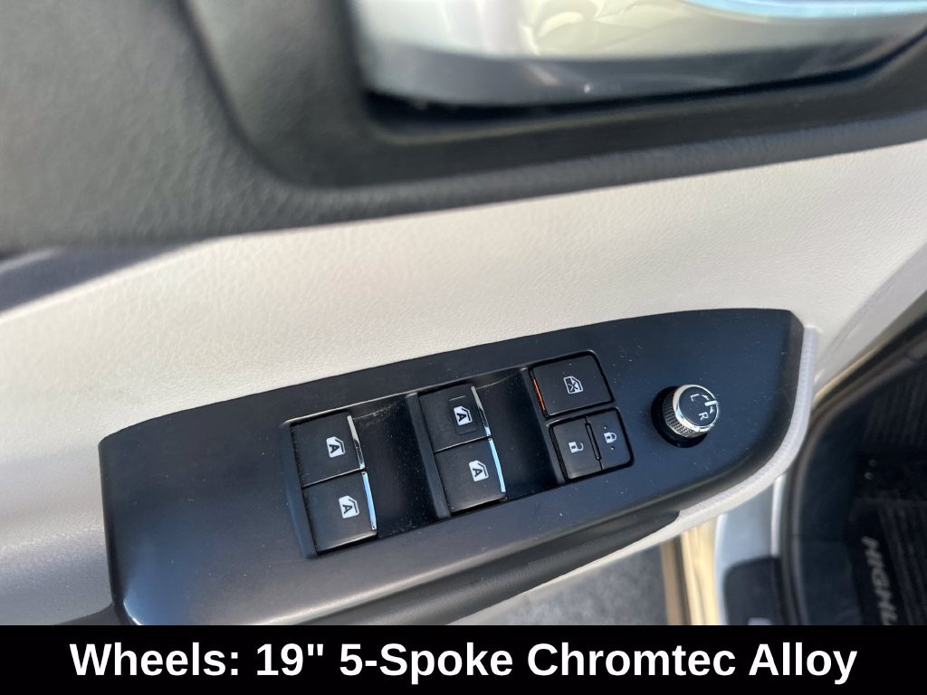 Used 2019 Toyota Highlander Limited AWD/4WD image 12