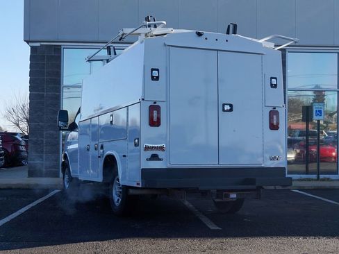Used 2022 Chevrolet Express 3500 w/ Power Convenience Package RWD image 4