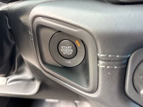 Used 2025 Jeep Wrangler Unlimited Sahara AWD/4WD image 16
