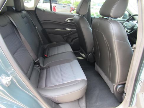 Used 2025 Chevrolet Trax LT w/ Driver Confidence Package FWD image 31