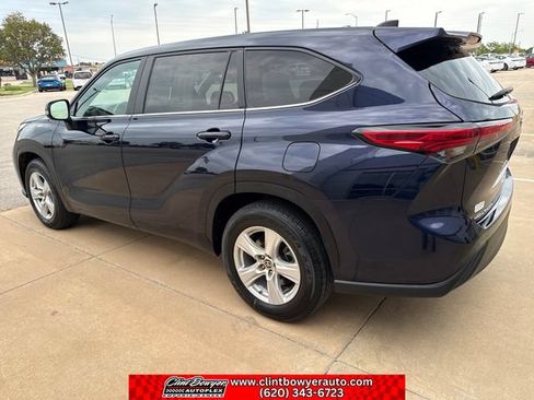 Used 2023 Toyota Highlander L FWD image 3