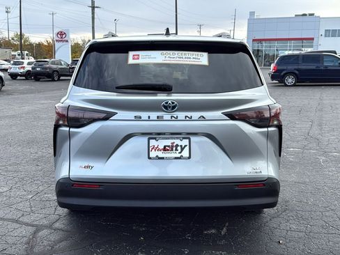 Used 2024 Toyota Sienna XLE image 6