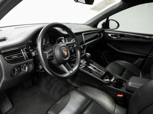 Certified 2023 Porsche Macan S AWD/4WD image 4