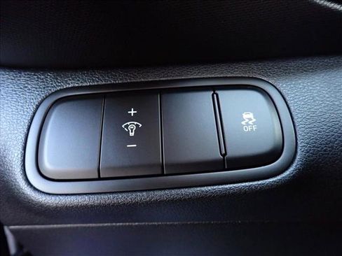 Used 2024 Hyundai Venue Limited FWD image 14