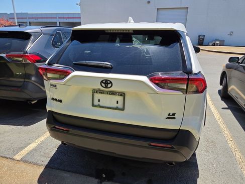 Used 2025 Toyota RAV4 LE AWD/4WD image 10