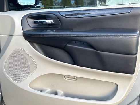 Used 2013 Dodge Grand Caravan American Value Package image 24