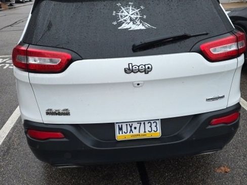 Used 2017 Jeep Cherokee Latitude w/ Comfort/Convenience Group image 8