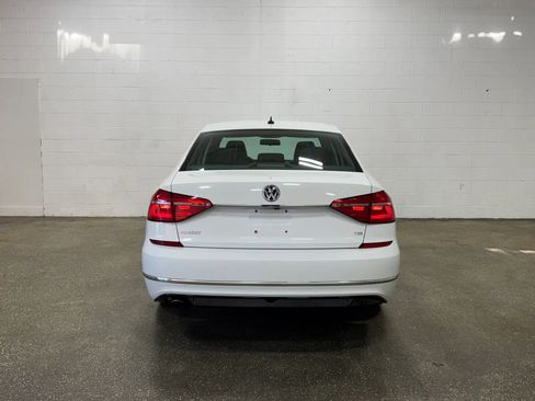 Used 2016 Volkswagen Passat 1.8T R-Line FWD image 4