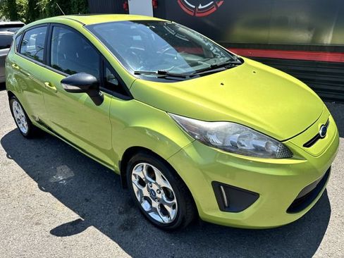 Used 2013 Ford Fiesta Titanium w/ Black Sport Appearance Pkg FWD image 5